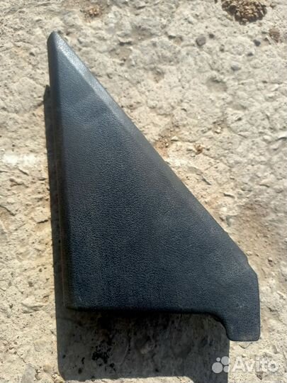 Накладка левой двери Mitsubishi Pajero II 92г 3дв