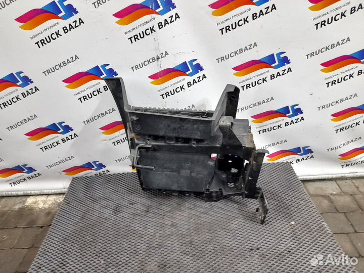 Подножка левая в сборе Renault T