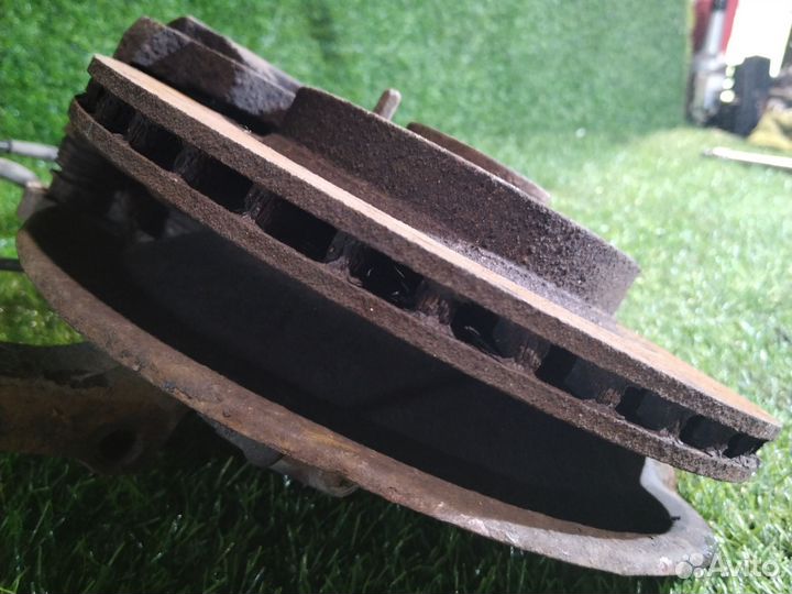 Передний правый поворотный кулак в сборе priora 1