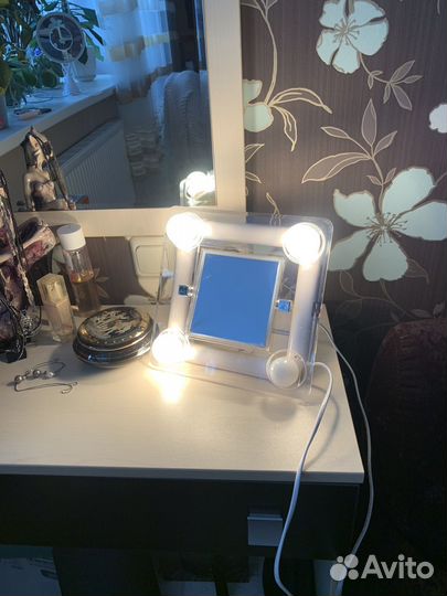 Зеркало косметическое с подсветкой