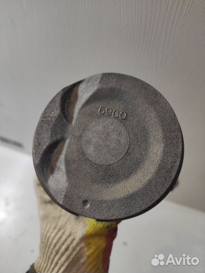 Поршень с шатуном Suzuki Jimny JB43 M13A