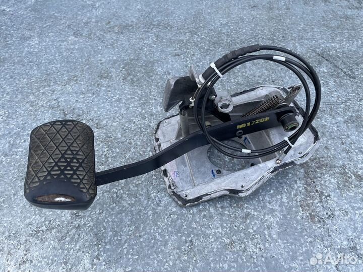 Педаль тормоза Mercedes W140