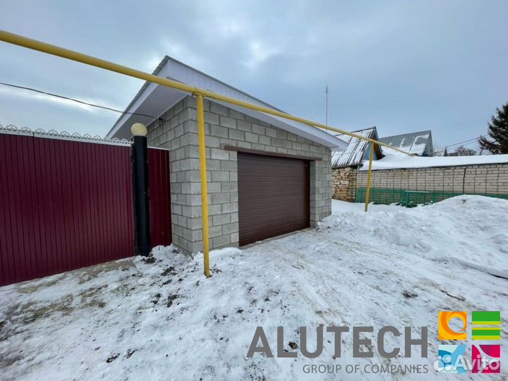 Секционные ворота для гаража alutech