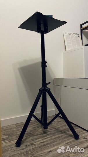 Столик для прoeктоpа высокий со штaтивом
