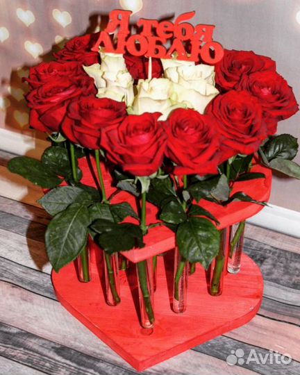 Розы в колбе