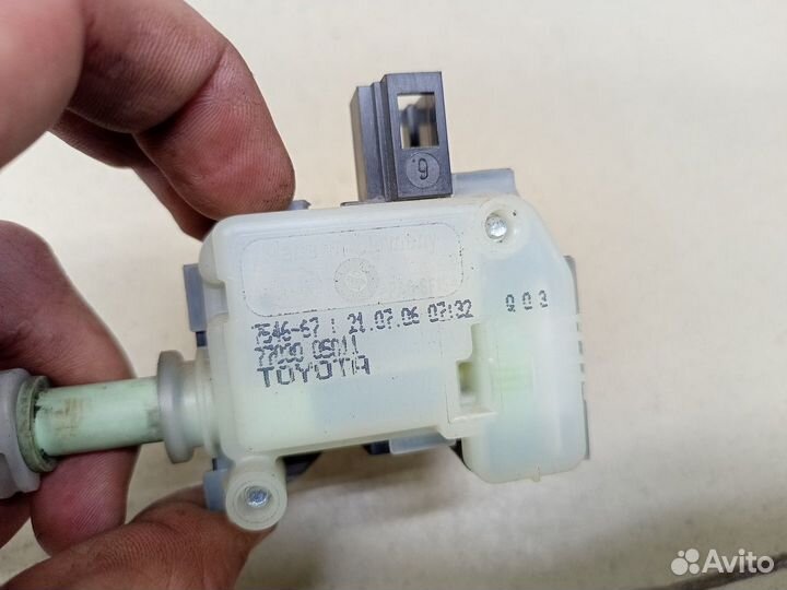 Активатор замка крышки бензобака Avensis II 2003-2
