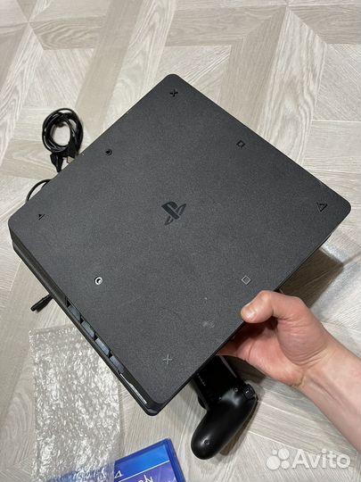 Sony PS4 Slim 1tb +2 геймпада и 2 диска