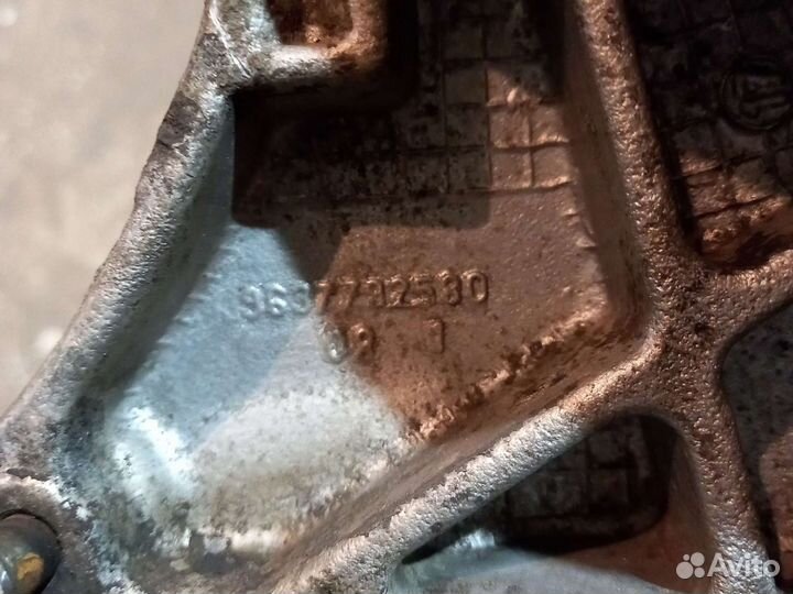 Кронштейн крепления правого привода Citroen Berlin