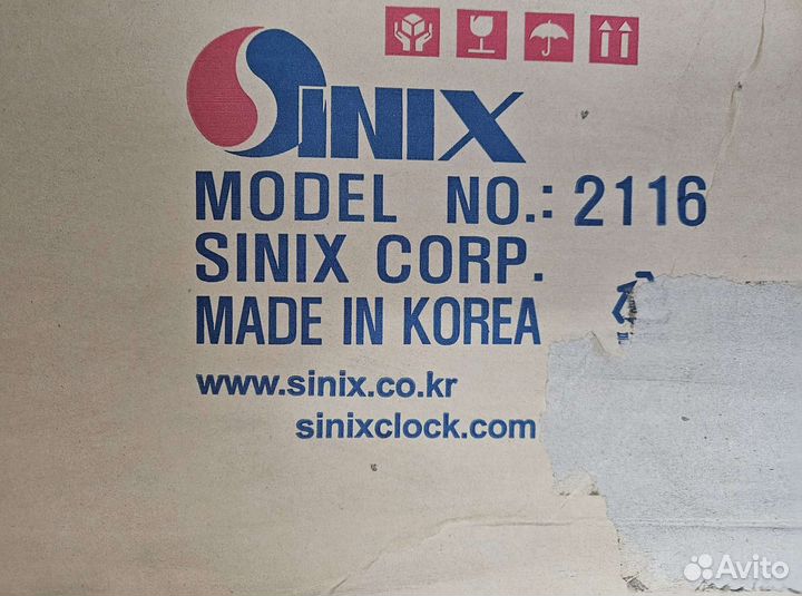 Настенные часы с маятником Sinix 2116