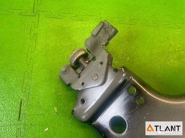 Ролик раздвижной двери задний правый nissan serena