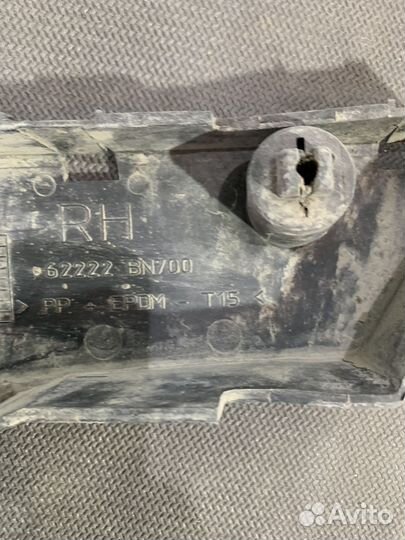 Кронштейн переднего бампера правый Nissan Almera