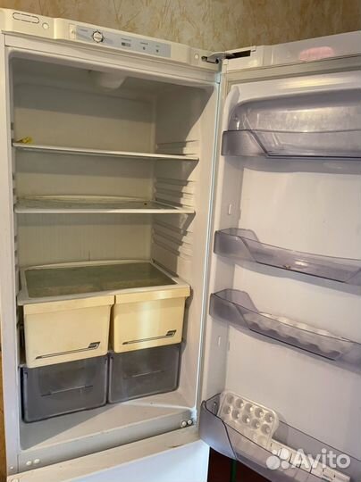 Холодильник Бирюса