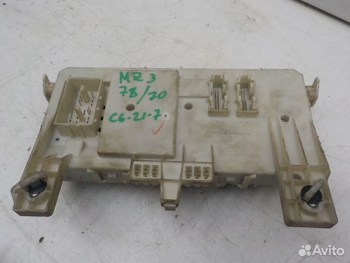 Блок предохранителей (салон) Mazda 3 BK 2002-2009