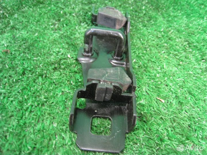 Петля замка багажника Ford Focus 2 (CB4) 2008