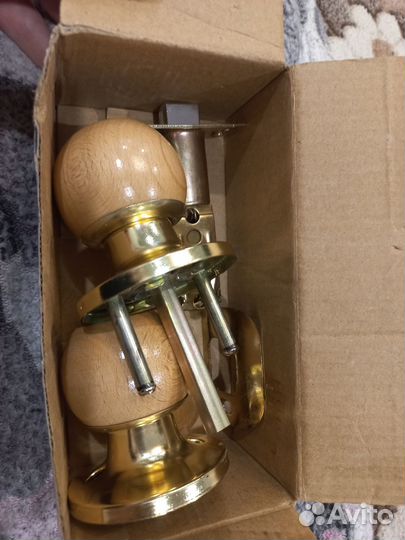 Замок дверной