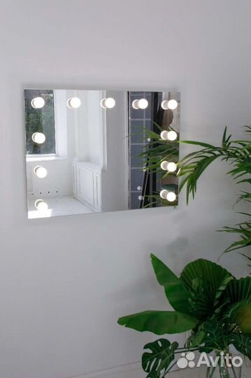 Гримерное зеркало с лампочками