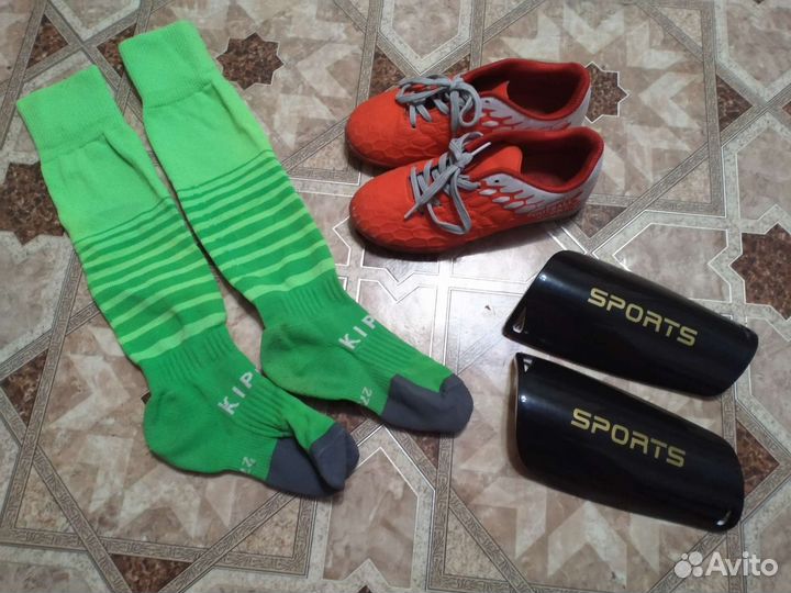 Бутсы футбольные детские, гетры, щитки