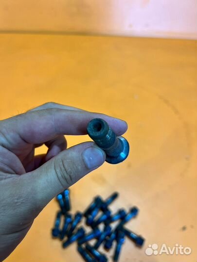 Болт колесный на Mercedes W213