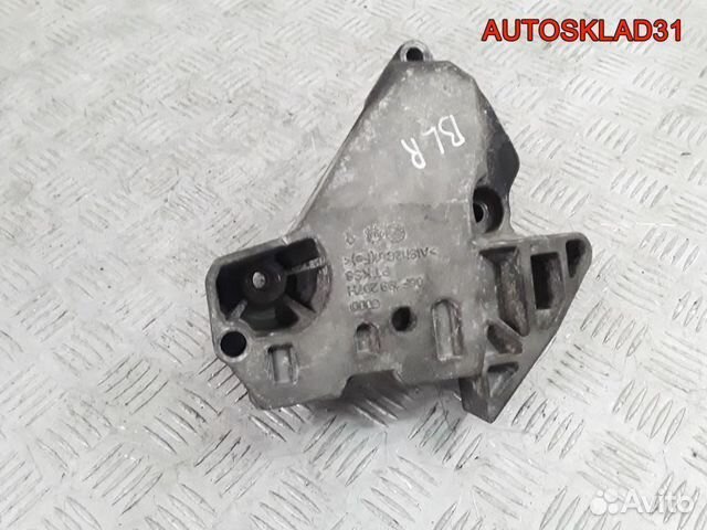 Кронштейн двигателя правый VW Passat B6 2.0 BLR