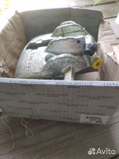 Суппорт передний правый оригинал Peugeot,Citroen