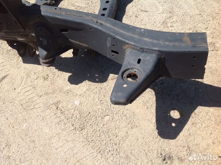 Опора кузова Lexus