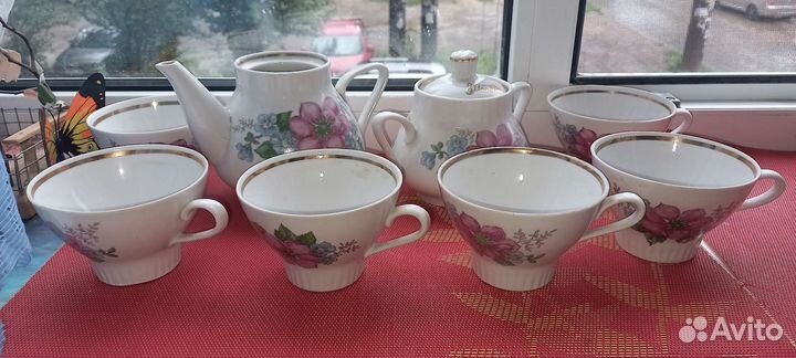 Сервиз чайный СССР 2 шт и заварочный чайник 8 шт