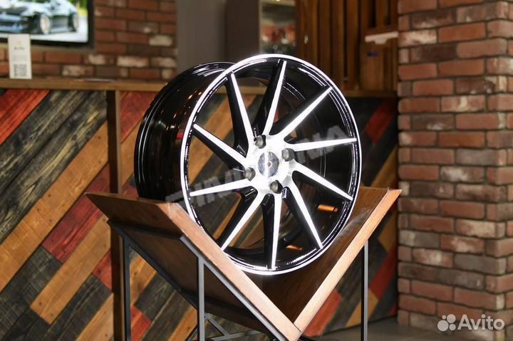 Литой диск в стиле vossen R17 5x108