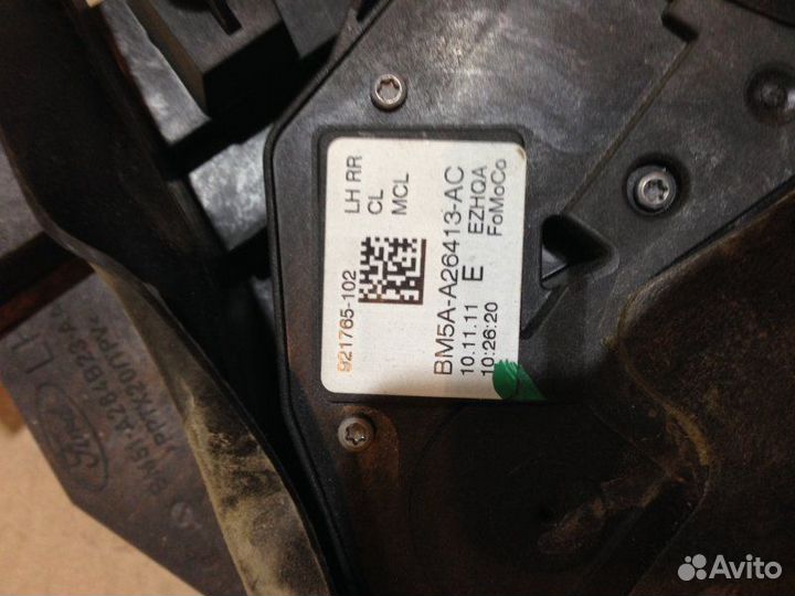 Замок двери задний левый Ford Focus CB8 2012