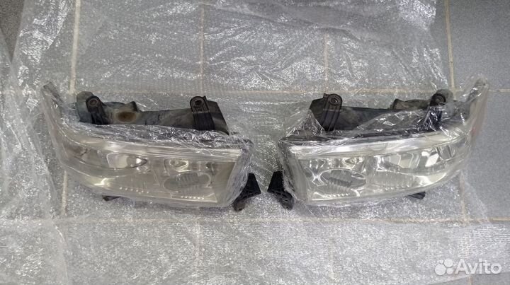 Фары передние toyota tundra