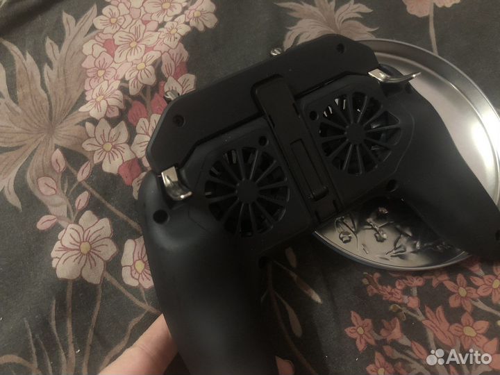 Игровая консоль с охлаждением