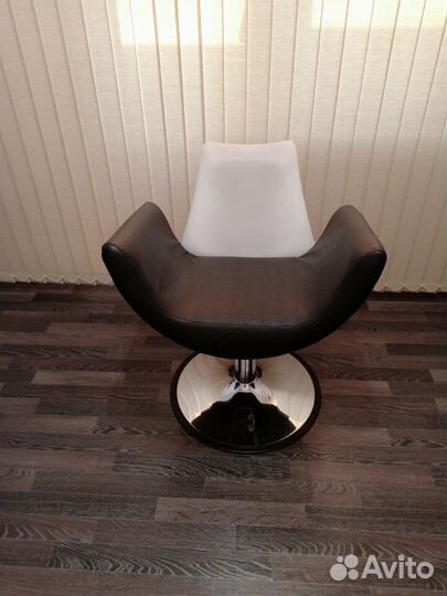 Парикмахерское кресло