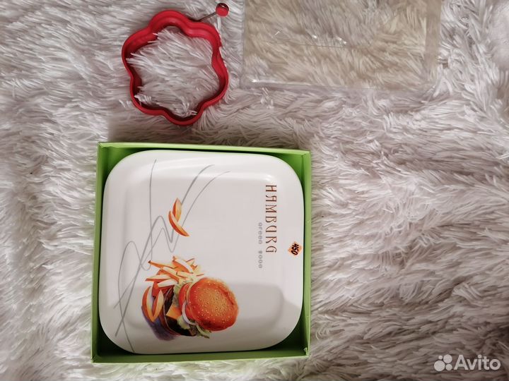 Блюдо для завтрака и форма для жарки яиц