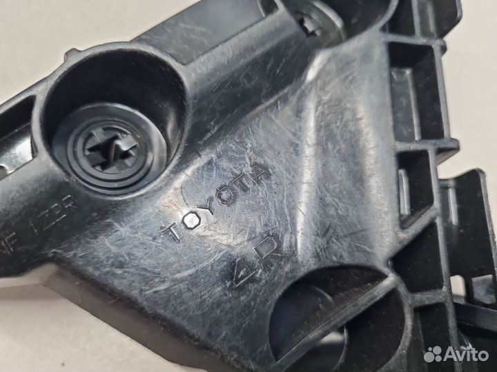 Кронштейн заднего бампера правый Toyota Camry V40 2006-2011