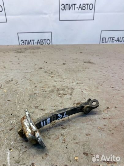 Ограничитель двери задний левый Kia Rio 3 1.4 2016