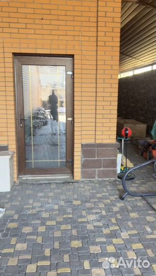 Дверь пластиковая пвх входная стекло