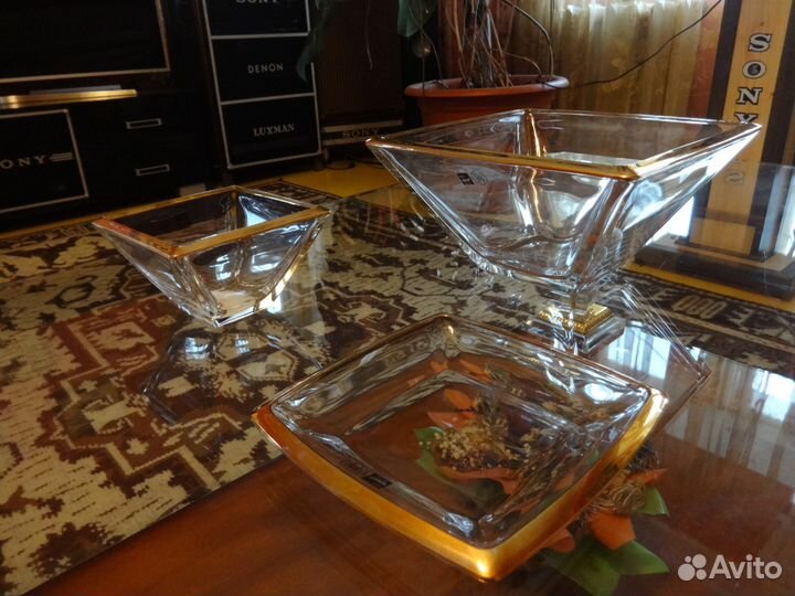 Комплект изысканной посуды