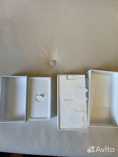 Коробка на iPhone XS и 4S