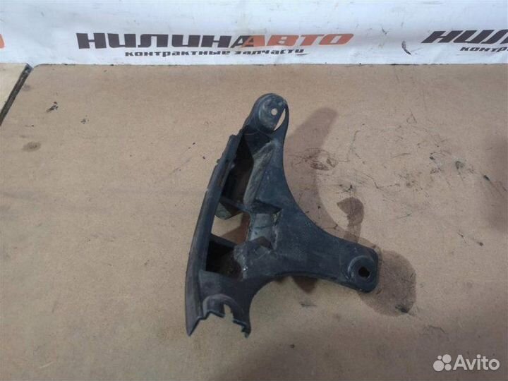 Кронштейн заднего бампера правый Peugeot 307 1.6