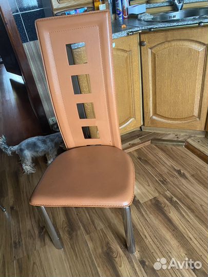 Кожаный стул