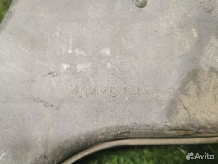 Резонатор воздушного фильтра Mitsubishi Outlander