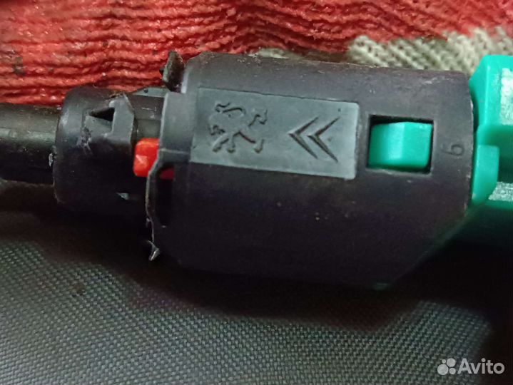 Кнопка концевик педали тормоза Citroen c5x7