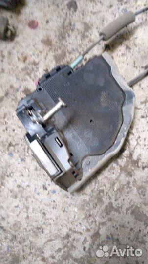 Замок двери задней левой Toyota Camry V40 2006-201