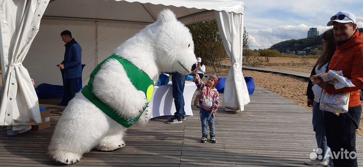 Гигантский Белый Медведь