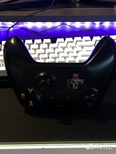 Коллекционный геймпад Xbox “Day One”