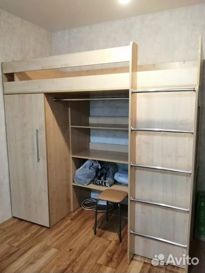 Детская кровать чердак со столом и шкафом