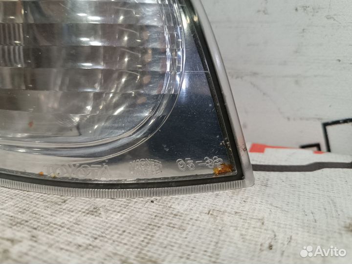 Габарит toyota caldina AT211G CT216G ST210G ST215G ST215W 0532 chrome правый 815100W010 D199