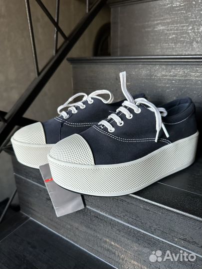 Кеды Prada 38 идут на 39,5 оригинал Италия