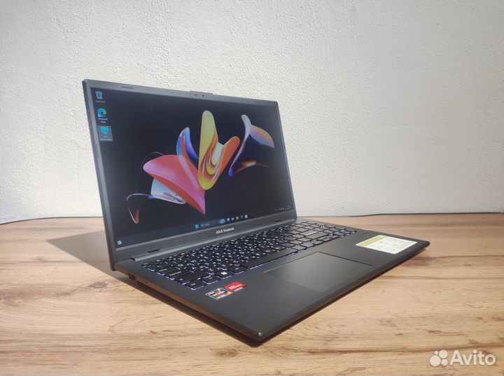Новый Asus Vivobook IPS Ryzen 5-7520U 16GB DDR5