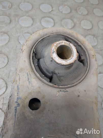 Рычаг подвески левый передний Toyota Prius