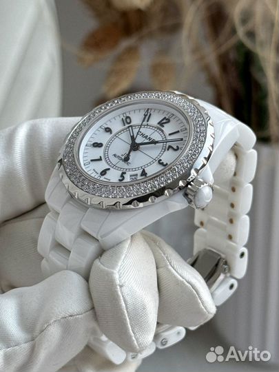 Часы Chanel J12 Diamond Bezel